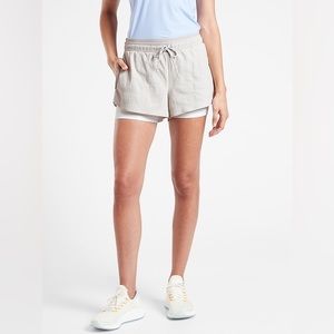 Athleta Trekkie Crest 2 in 1 Shortie Shorts size 2